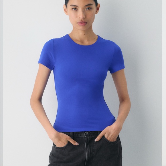 Aritzia Rich Burgundy Short Sleeve Tee tight fitting - Picture 2 of 2